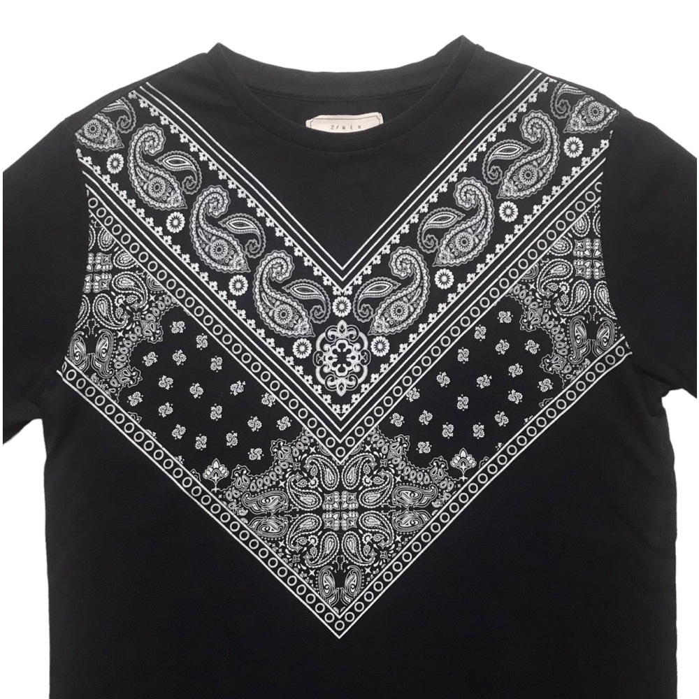 Coastal Cowgirl Paisley Bandana Graphic Print T-Shirt SZ S Black Tee Top 21Men